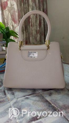 একটি বিদেশি হ্যান্ড ব্যাগ বিক্রি হবে