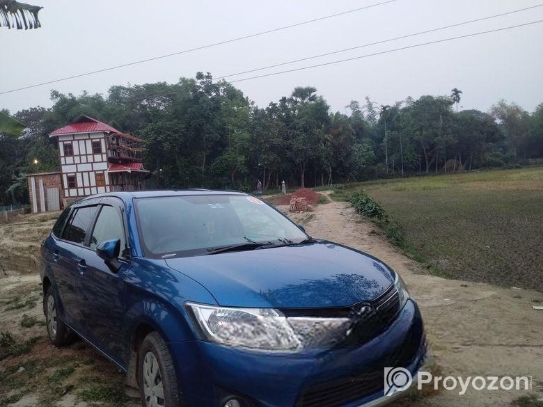Toyota Fielder . 2013
