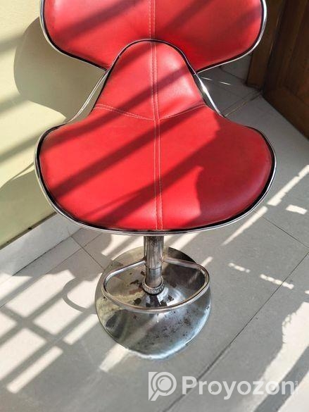 চেয়ার বিক্রি হবে