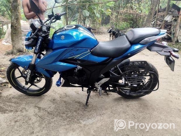 Suzuki Gixxer . 2023