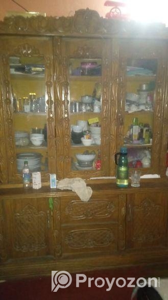 তিন পাল্লা বিশিষ্ট শোকেজ