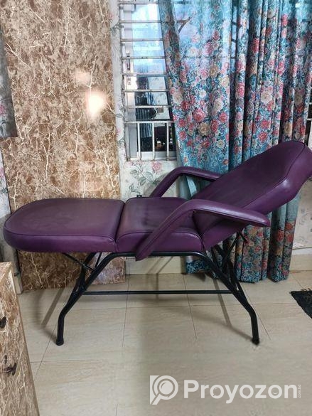 বিউটি পার্লার এর অল সরঞ্জাম বিক্রি করা হবে