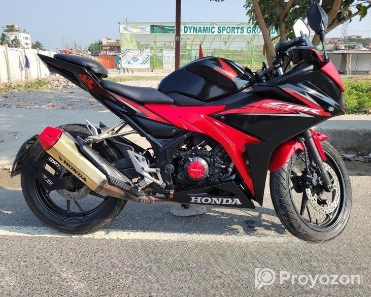 Honda CBR150R 2017