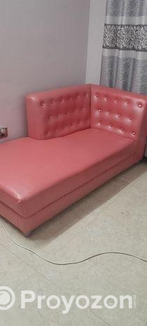 লেদারের ডিভান