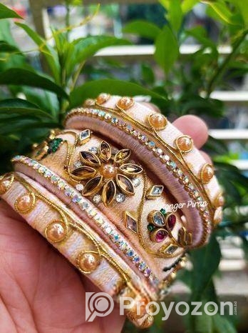 হাতের তৈরি চুড়ি