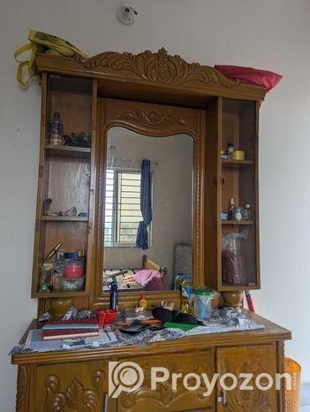 ড্রেসিং টেবিলটি বিক্রী করা হবে
