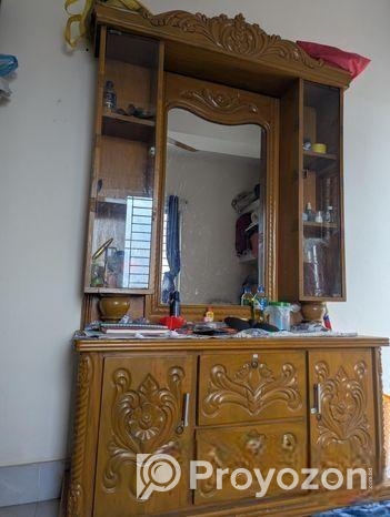 ড্রেসিং টেবিলটি বিক্রী করা হবে