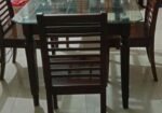 চার চেয়ার নিম কাঠের সম্পূর্ণ প্রেস খাবার টেবিল আর্জেন্ট সেল হবে।