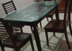 চার চেয়ার নিম কাঠের সম্পূর্ণ প্রেস খাবার টেবিল আর্জেন্ট সেল হবে।