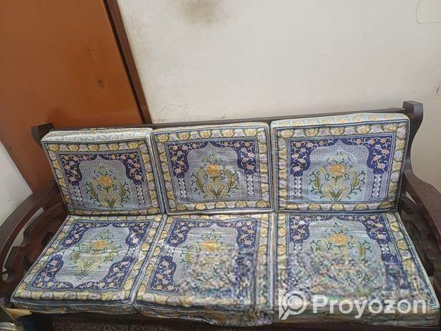 ফোম সহ তিন সিটের খাটি চিটাগাং শিলকড়াই কাঠের সোফা