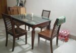 চার চেয়ার নিম কাঠের সম্পূর্ণ প্রেস খাবার টেবিল আর্জেন্ট সেল হবে।