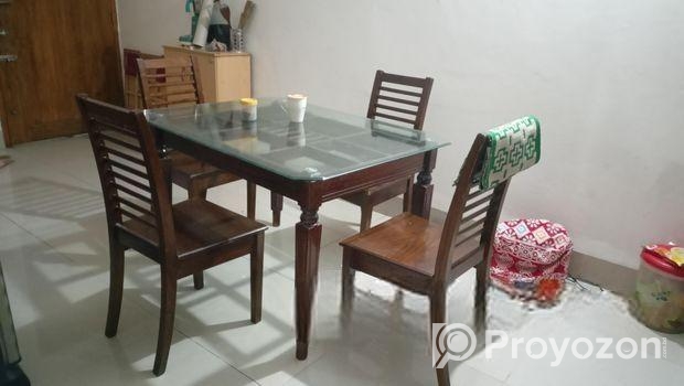 চার চেয়ার নিম কাঠের সম্পূর্ণ প্রেস খাবার টেবিল আর্জেন্ট সেল হবে।