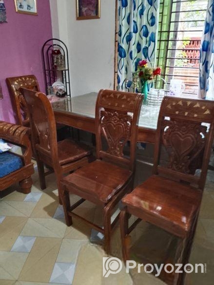 একটি সেগুন কাঠের ডাইনিং টেবিলের সেট বিক্রি হবে