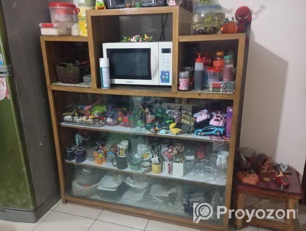 সেগুনকাঠের শোকেস