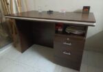 প্রায় নতুন অফিস ডেস্ক/স্টাডি ডেস্ক বিক্রি হবে।