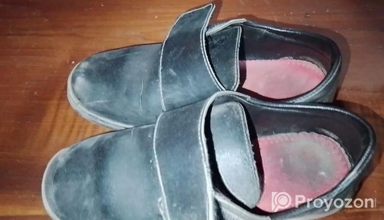 ৩ ধরনের জুতা বিক্রি হবে