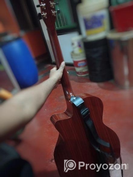 গিটার বিক্রি হবে। কম দামে