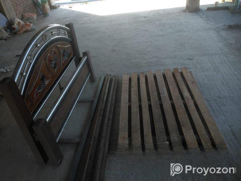 Ss – লেকার “৫ফুট X ৭ ফুট” খাট বিক্রি হবে – 7,500