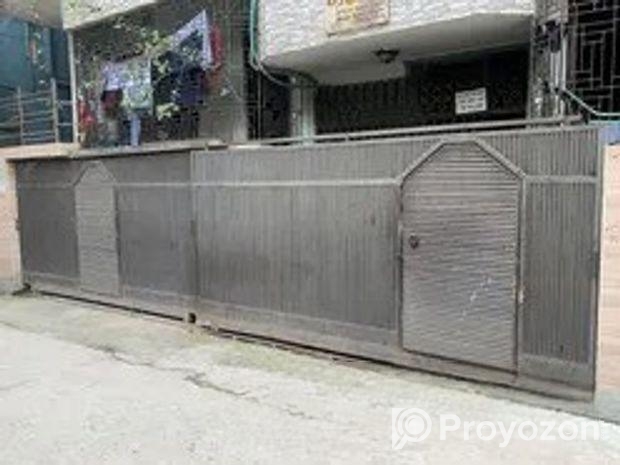 লোহার প্রধান গেট