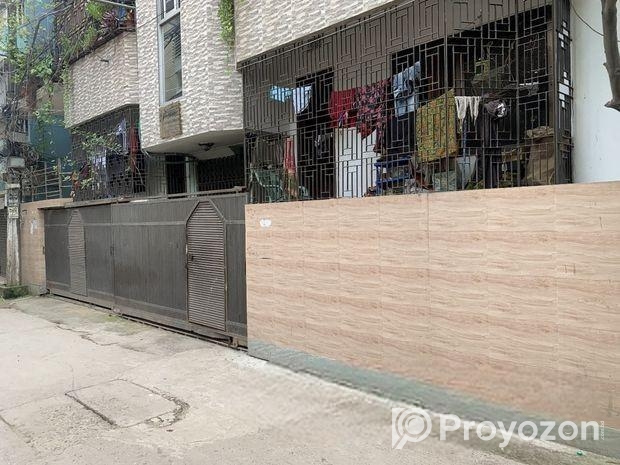 লোহার প্রধান গেট