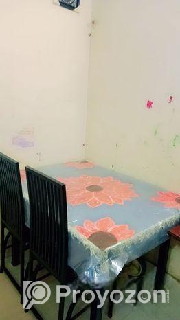 ডাইনিং টেবিল