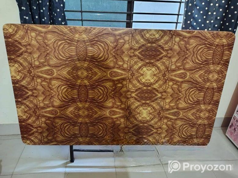 ডাইনিং টেবিল