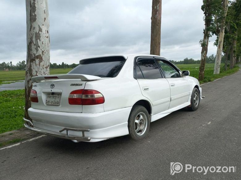 Toyota Corolla . 2000