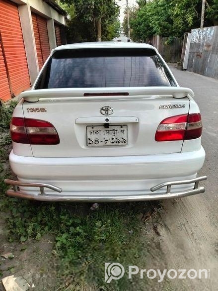 Toyota Corolla . 2000
