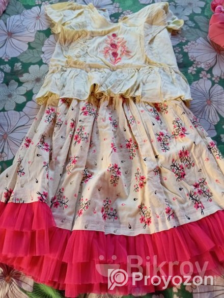 বাচ্চাদের সুতি কাপড়ের জামা ব্যবহৃত