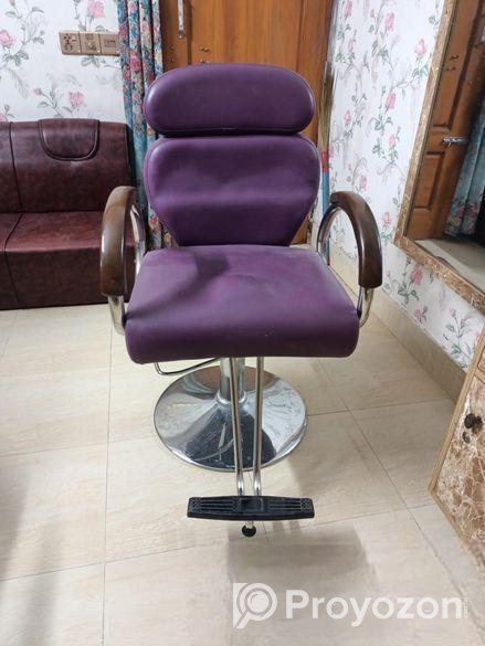 বিউটি পার্লার এর অল সরঞ্জাম বিক্রি করা হবে