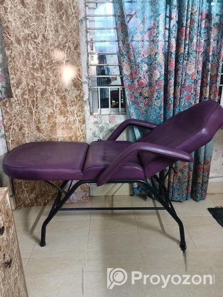 বিউটি পার্লার এর অল সরঞ্জাম বিক্রি করা হবে