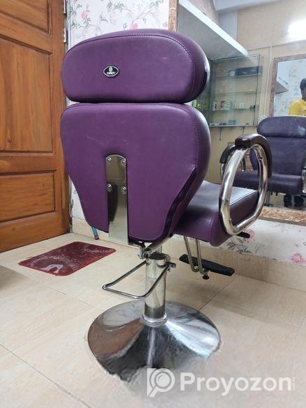 বিউটি পার্লার এর অল সরঞ্জাম বিক্রি করা হবে