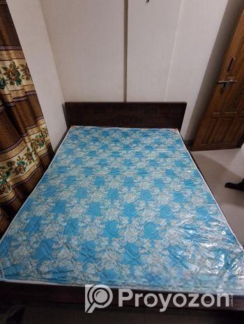৬/৭ একদম ফ্রেশ ম্যাট্রেস।