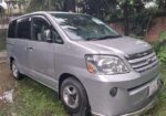 Toyota Noah 2004
