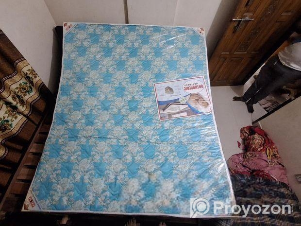 ৬/৭ একদম ফ্রেশ ম্যাট্রেস।