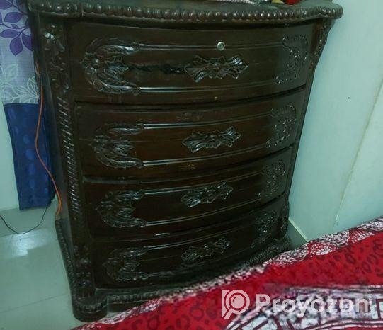 খাট,সোফা,ওয়ারড্রব, টেবিল,চেয়ার বিক্রি করা হবে।