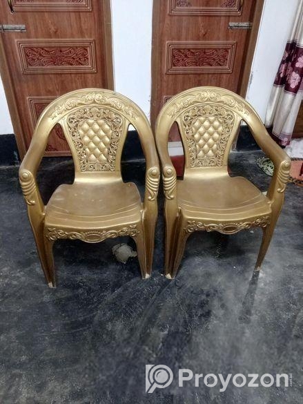 ২ টি চেয়ার বিক্রয় হবে প্লাস্টিকের রয়েল