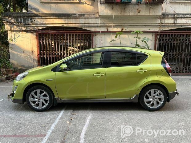 Toyota Aqua CROSSOVER / X URBAN 2016