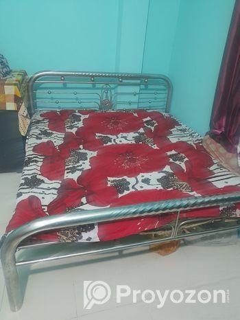 ৬/৭ সাইজের স্টিলের খাট বিক্রয় হবে