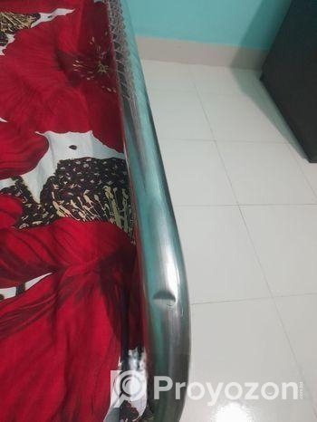 ৬/৭ সাইজের স্টিলের খাট বিক্রয় হবে