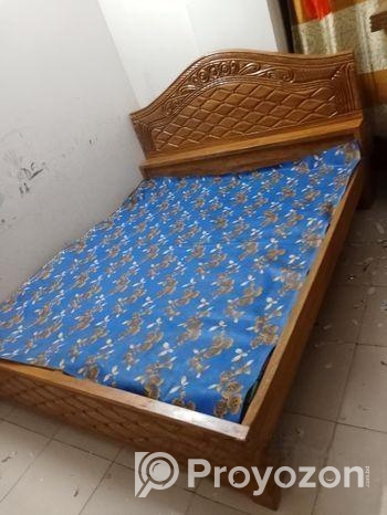 আমি একটা আর্জেন্ট ২ ইঞ্চি সলিট কাঠের সেমি বক্স খাট বিক্রি করব