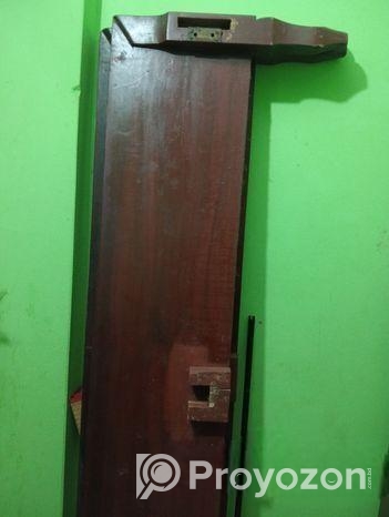 ভালো কন্ডিশনের পুরাতন কাঠের খাট বিক্রি করা হবে।