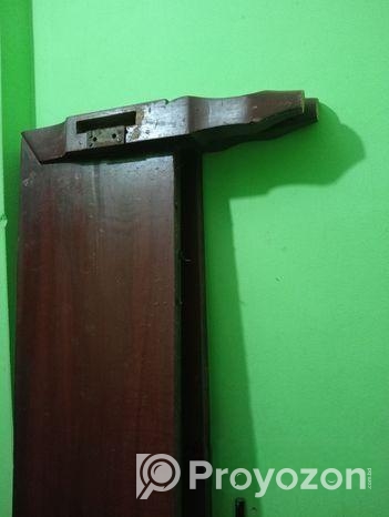 ভালো কন্ডিশনের পুরাতন কাঠের খাট বিক্রি করা হবে।