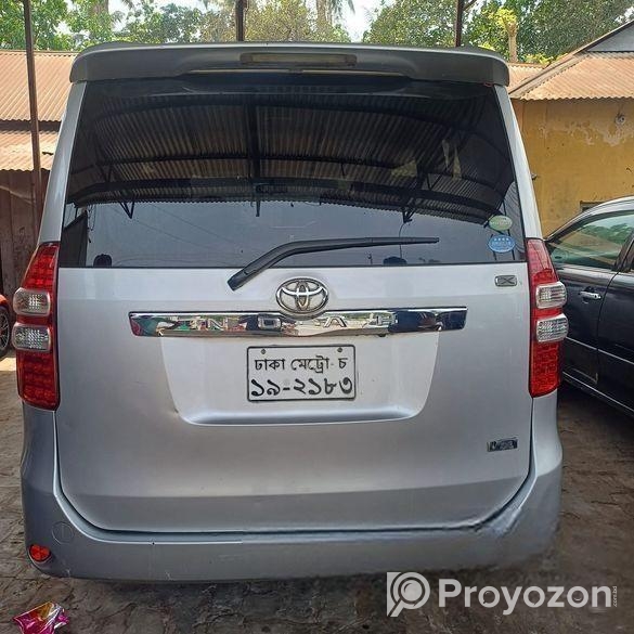 Toyota Noah 2011