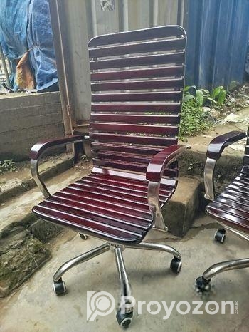 মেহগনি কাঠের বস চেয়ার