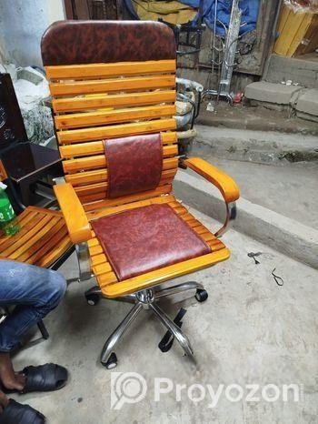 মেহগনি কাঠের বস চেয়ার