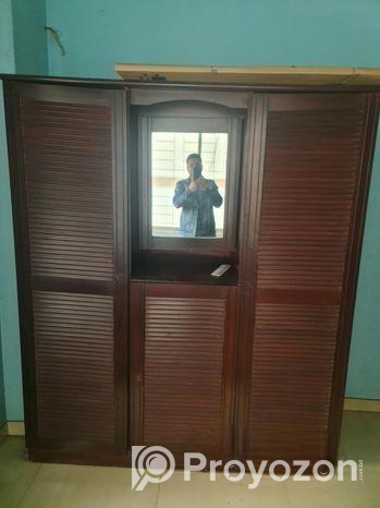 Almirah আলমারি