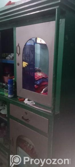 জরুরী টাকার প্রয়োজনে শোকেস বিক্রি