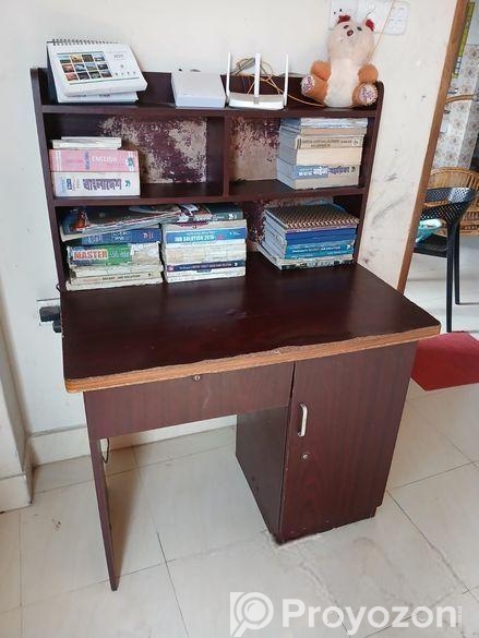 বোর্ড রিডিং টেবিল