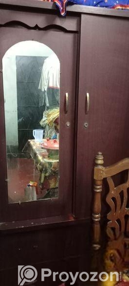 পারটেক্স বোর্ডের আলমারি।